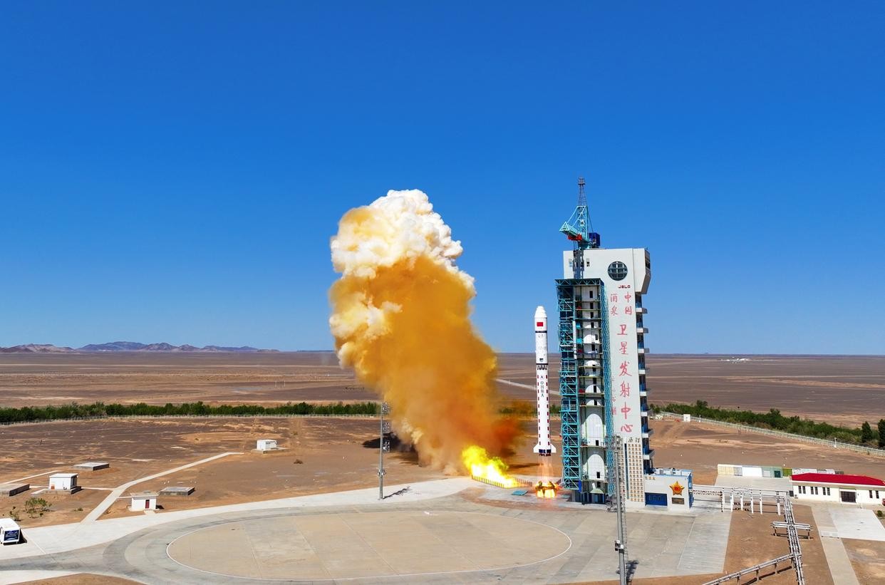 我国首颗地球物理场探测业务卫星“张衡一号”02星成功发射